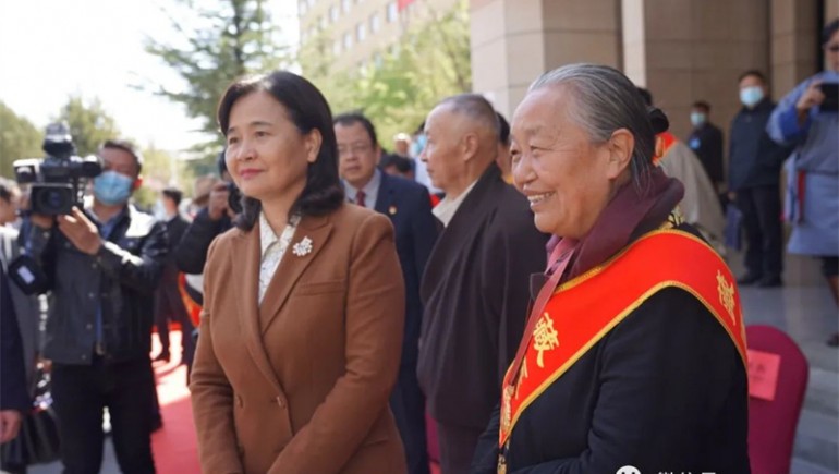 传承精华，让藏医药造福人民健康安全！